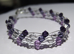 fialový náramek swarovski